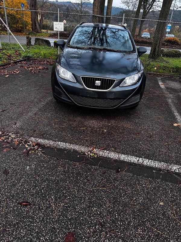 Grau Gebraucht 2010 Seat Ibiza ST Kombi | 3.500 € - Bild 1/4