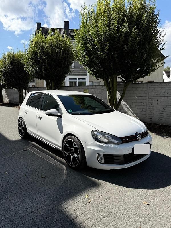 Weiß Gebraucht 2012 VW Golf VI GTI Limousine | 8.700 € (Fairer Preis) - Bild 1/4