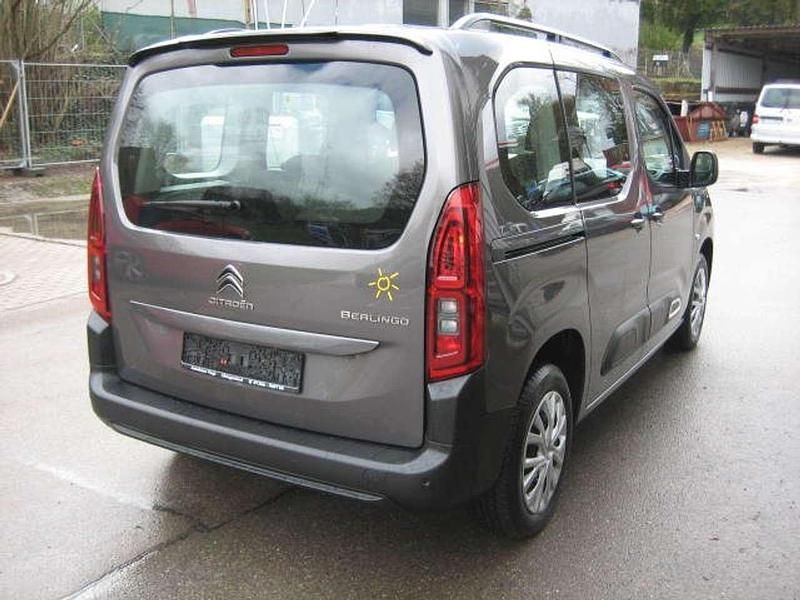 Gebraucht Citroën Berlingo Feel 110 PS (80 kW) 2023 Lackierung platiniumgrau/ Van / Kleinbus