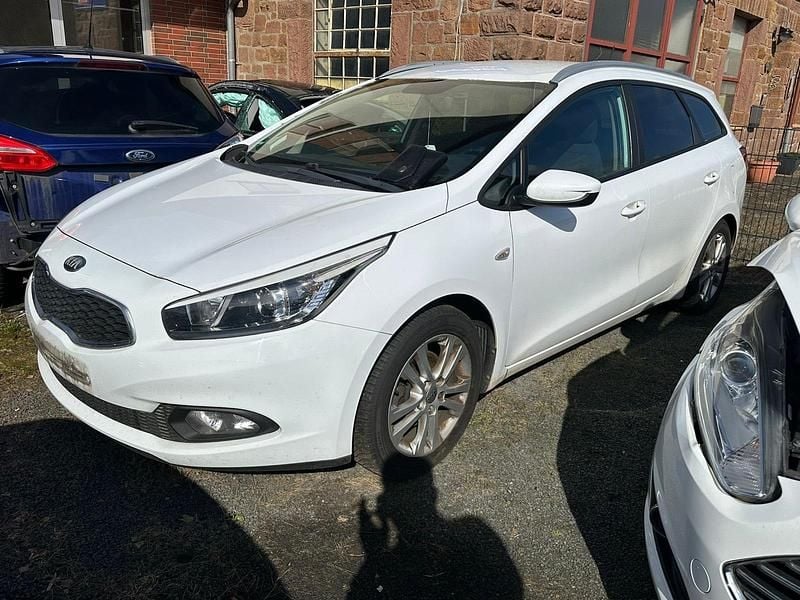 Gebraucht Kia Ceed 100 PS (73 kW) 2013 Weiß Kleinwagen