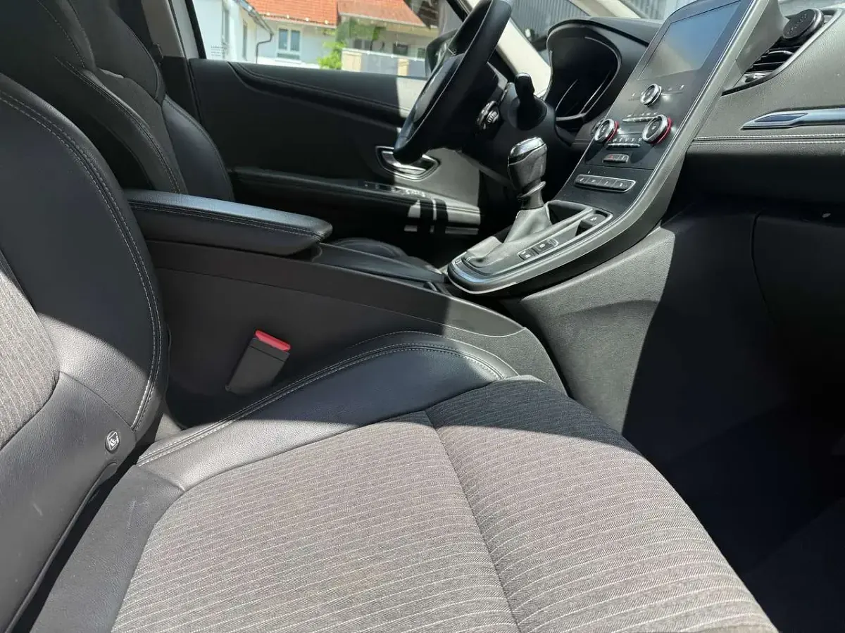 Gebraucht Renault Scénic Intens 140 PS (102 kW) 2021 Weiss 369 schwarz gne Van / Kleinbus