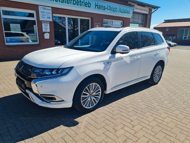 Weiß Gebraucht 2021 Mitsubishi Outlander P-HEV Top SUV | 21.800 € (Fairer Preis) - Bild 1/4