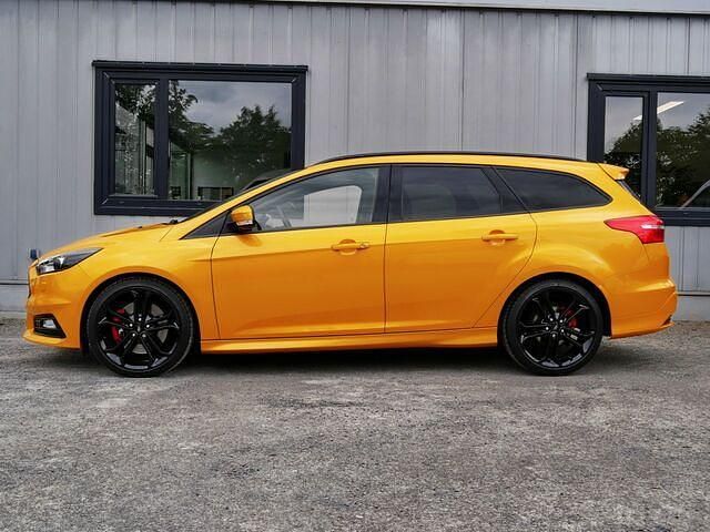 Używany Ford Focus Performance Edition 250 KM (183 kW) 2017 Żółty Kombi
