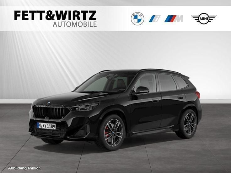 Black sapphire metallic Neu 2025 BMW X1 M Sport SUV | 56.290 € (Teuer) - Bild 1/2