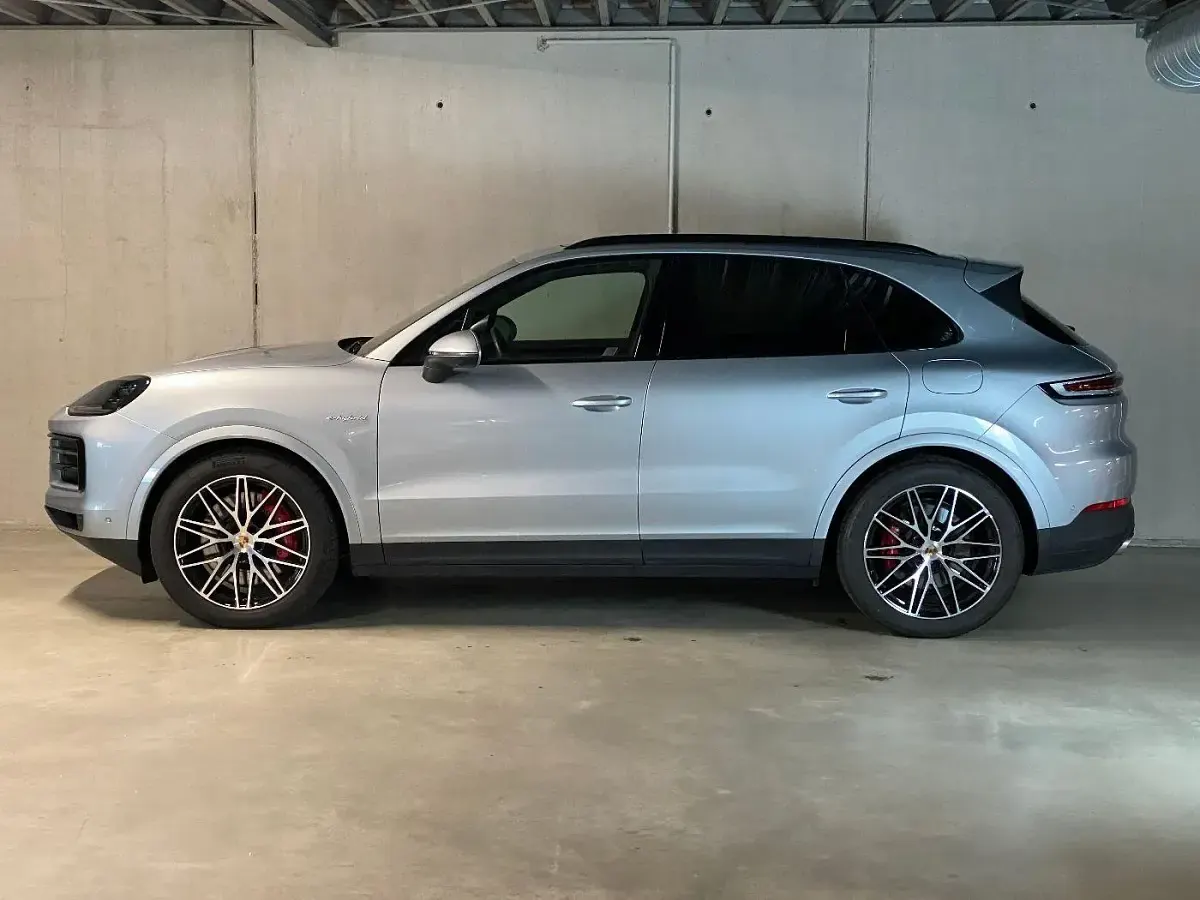 Gebraucht Porsche Cayenne S E-Hybrid 519 PS (381 kW) 2024 Silber SUV