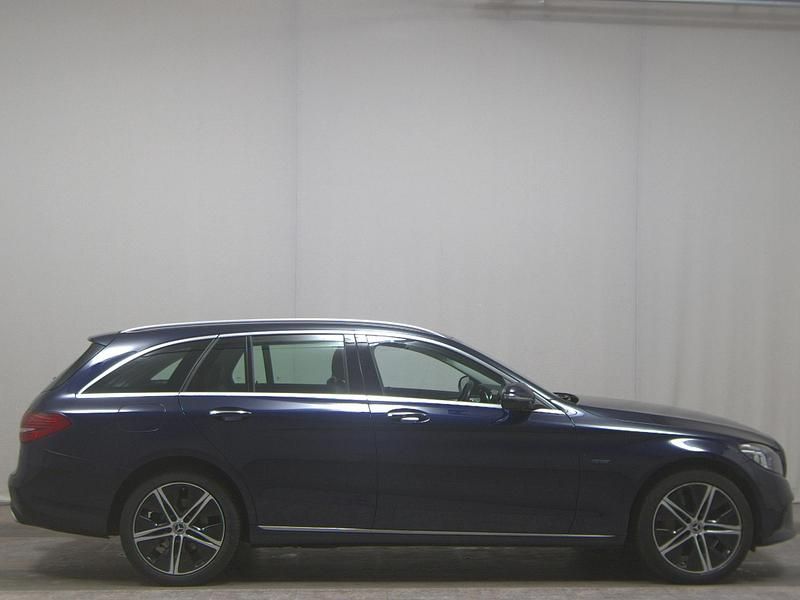 Gebraucht Mercedes C300e Avantgarde 306 PS (225 kW) 2020 Blau Kombi