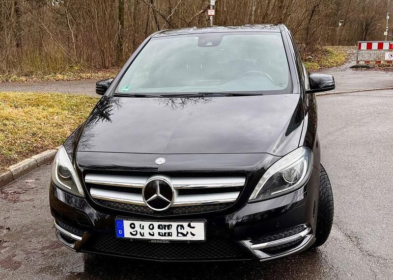 Gebraucht Mercedes B220 184 PS (135 kW) 2013 Schwarz Van / Kleinbus