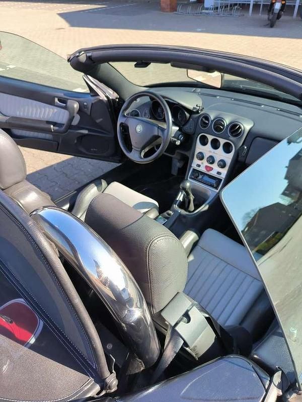 Gebraucht Alfa Romeo Spider 150 PS (110 kW) 2002 Schwarz Cabrio