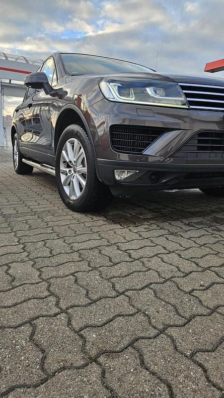 Braun Gebraucht 2015 VW Touareg SUV | 19.500 € (Superpreis) - Bild 1/4