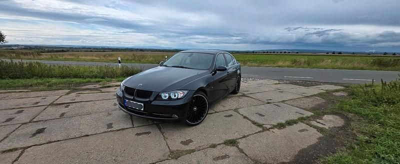 Schwarz Gebraucht 2006 BMW 330 Limousine | 9.290 € - Bild 1/4