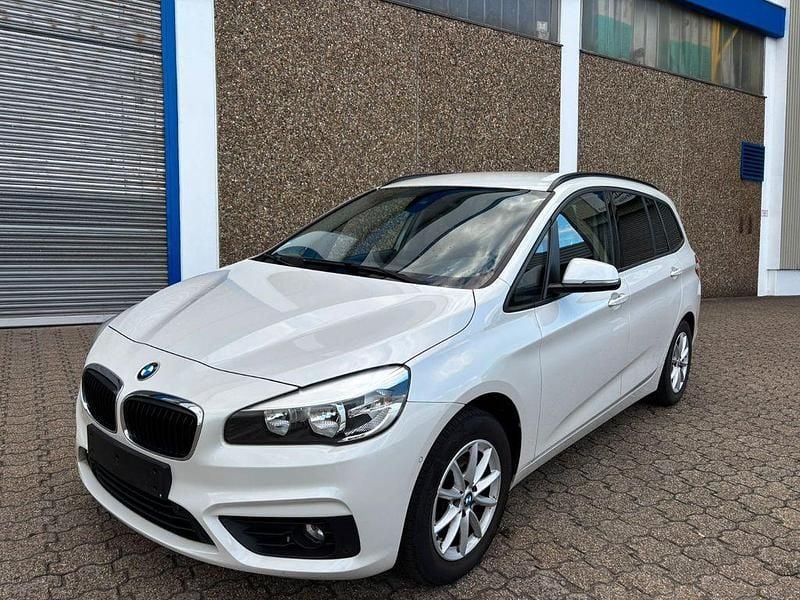 Weiß Gebraucht 2017 BMW 216 Gran Tourer Sport Line Van / Kleinbus | 7.700 € (Etwas zu teuer) - Bild 1/4