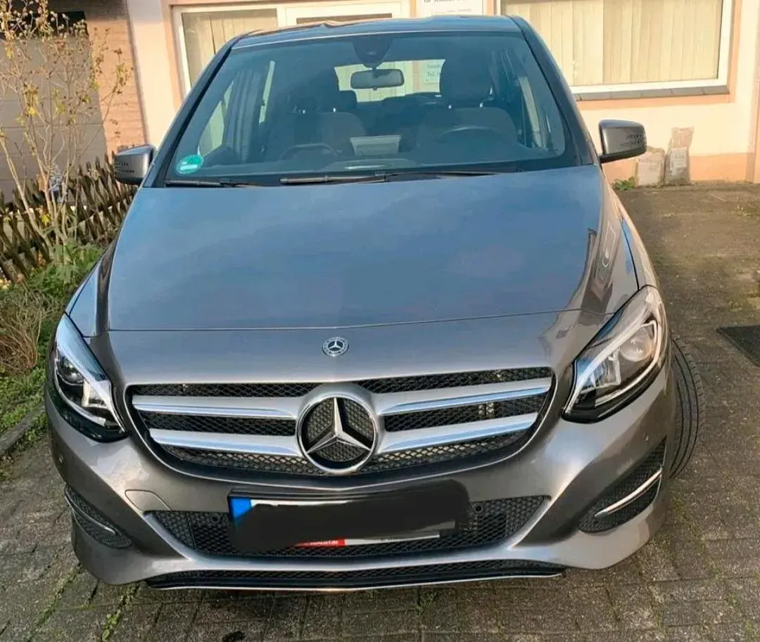 Gebraucht Mercedes B180 2018 Grau Kleinwagen