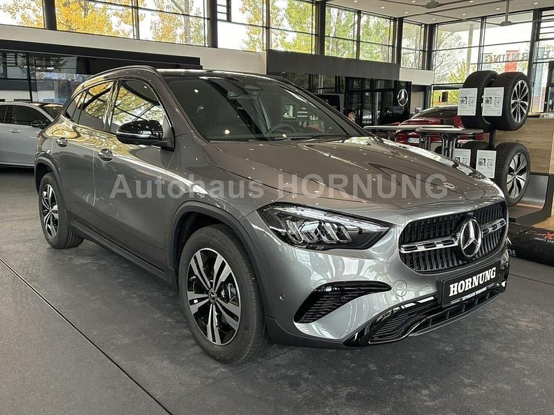 Gebraucht Mercedes GLA220 190 PS (139 kW) 2025 Mountaingrau  met. SUV