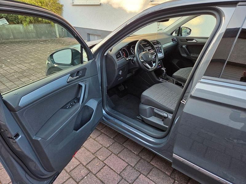 Gebraucht VW Tiguan Life 150 PS (110 kW) 2022 Grau SUV