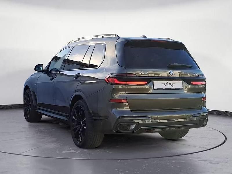 Neu BMW X7 352 PS (258 kW) 2026 Grau SUV