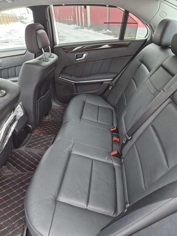 Grau Gebraucht 2012 Mercedes E200 Limousine | 12.999 € (Fairer Preis) - Bild 1/4