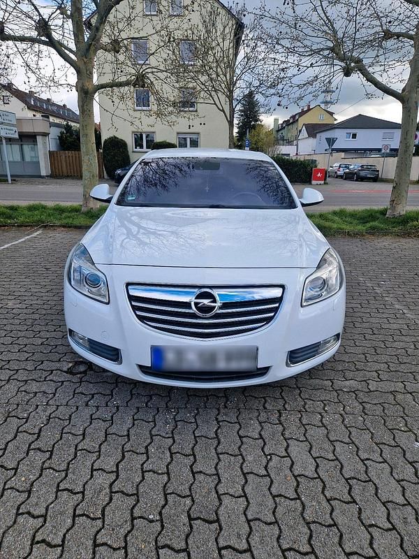 Gebraucht Opel Insignia 160 PS (117 kW) 2010 Weiß Limousine