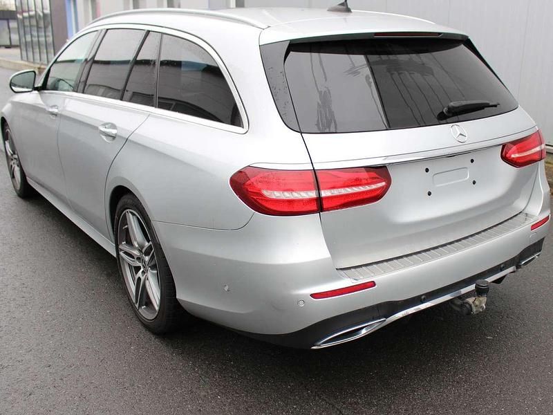 Gebraucht Mercedes E220 AMG line 194 PS (142 kW) 2019 Iridiumsilber metallic Kombi