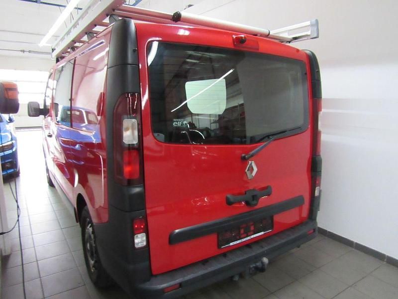 Gebraucht Renault Trafic 95 PS (69 kW) 2016 Rot Van / Kleinbus