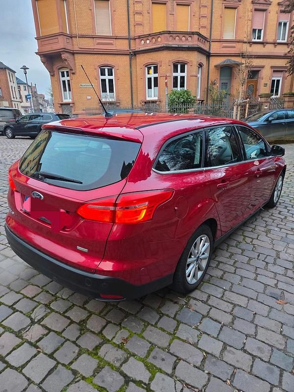 Gebraucht Ford Focus 125 PS (91 kW) 2015 Rot Kombi
