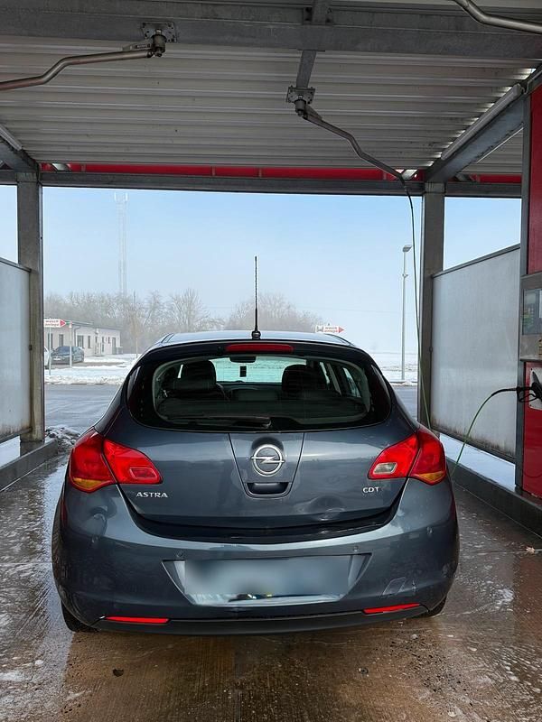 Gebraucht Opel Astra 102 PS (75 kW) 2010 Blau Kleinwagen