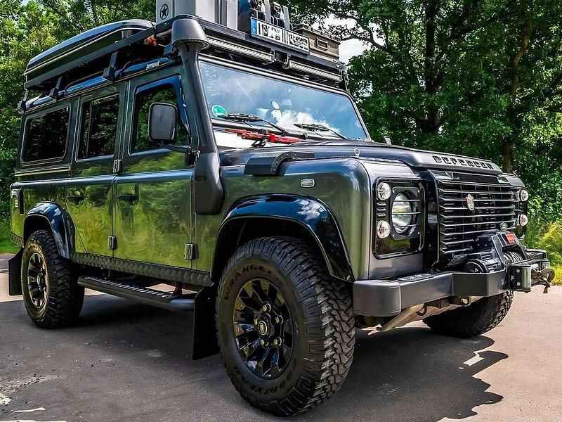 Grau Gebraucht 2015 Land Rover Defender SE SUV | 51.000 € - Bild 1/4