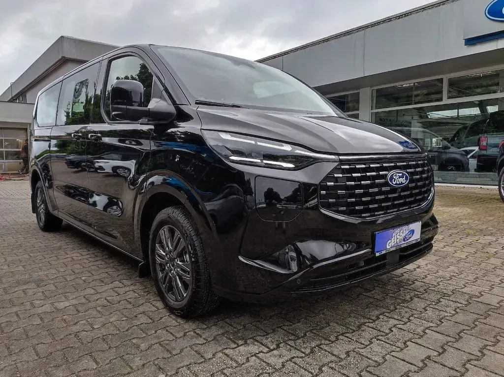 Neu Ford Tourneo Titanium 232 PS (170 kW) 2026 Schwarz Van / Kleinbus