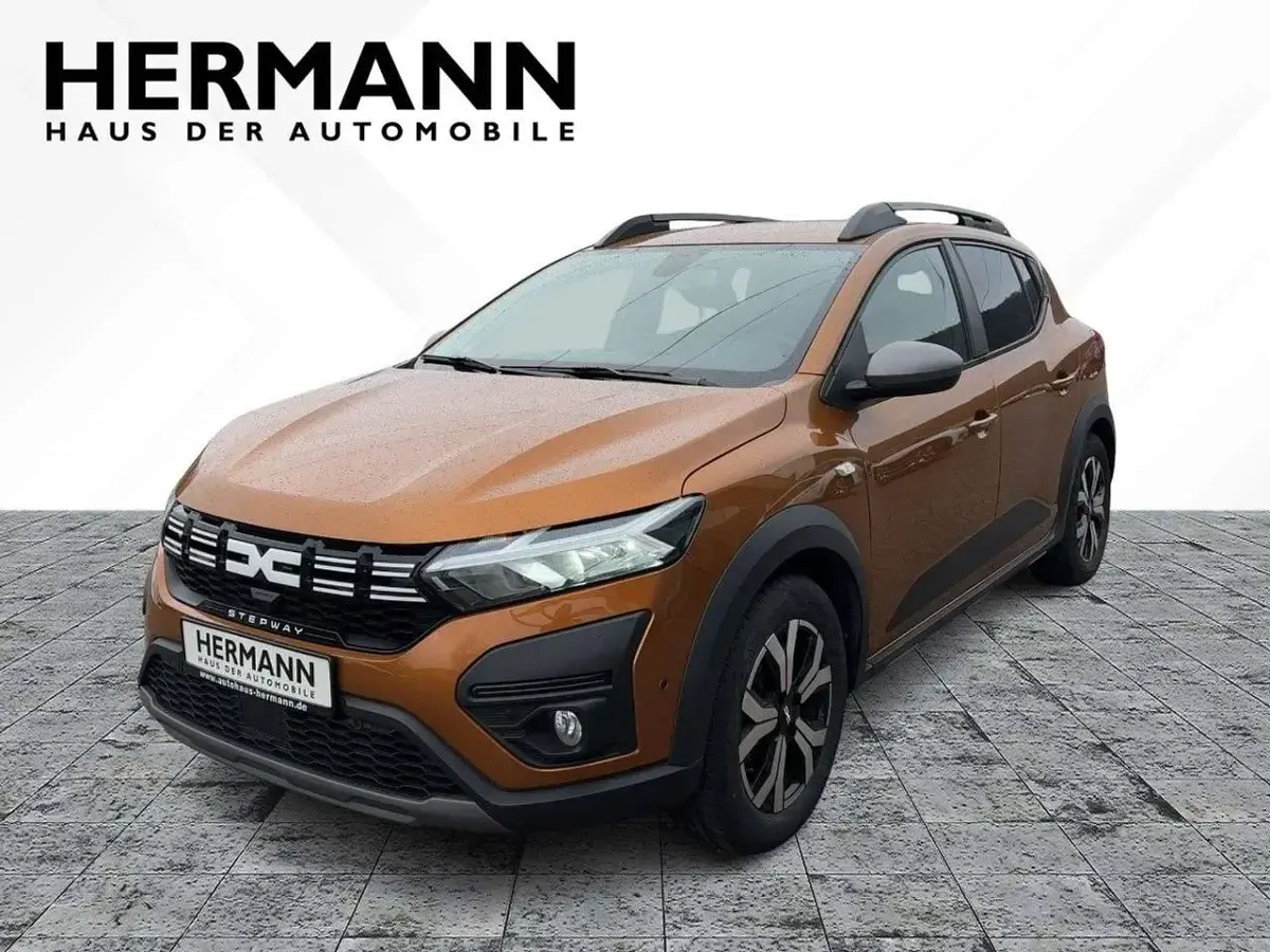 Używany Dacia Sandero Expression 101 KM (74 kW) 2023 Pomarańczowy Hatchback