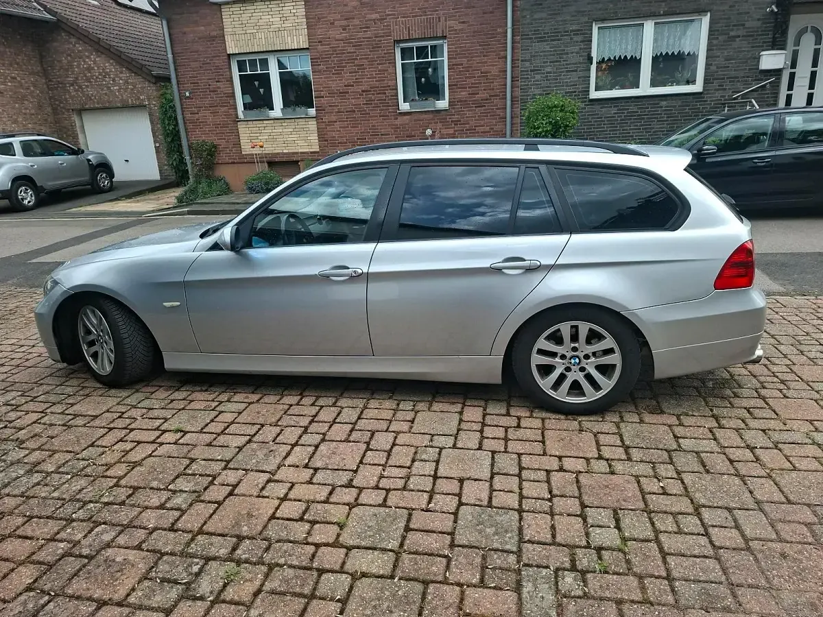 Gebraucht BMW 318 143 PS (105 kW) 2008 Silber Kombi