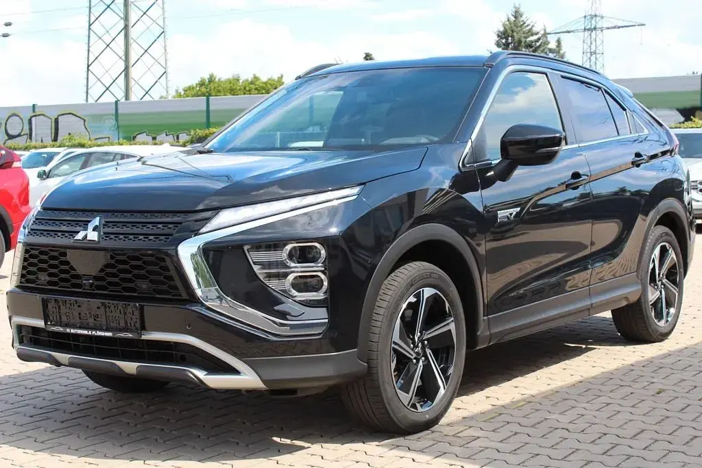 Gebraucht Mitsubishi Eclipse Cross Plus 188 PS (138 kW) 2022 Schwarz SUV