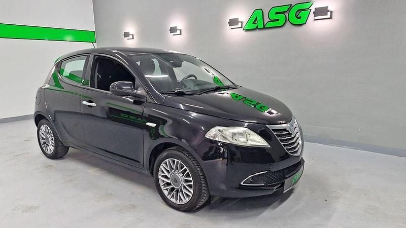 Schwarz Gebraucht 2011 Lancia Ypsilon Gold Kleinwagen | 4.990 € (Guter Preis) - Bild 1/4