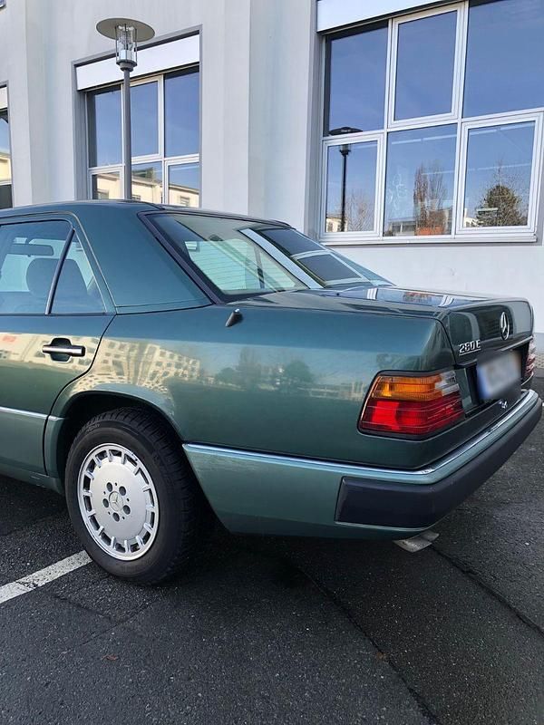 Second-hand Mercedes E280 193 CP (141 kW) 1993 Verde Berlinǎ