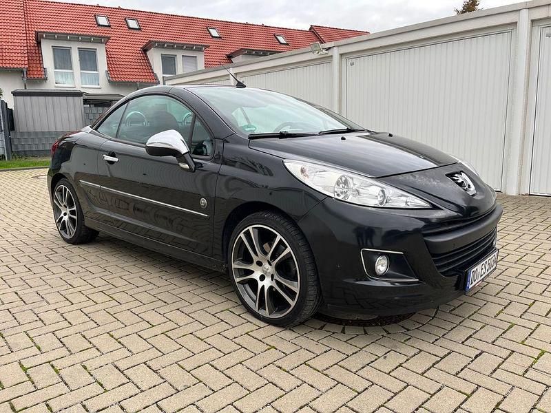 Schwarz Gebraucht 2009 Peugeot 207 CC Roland Garros Cabrio | 2.500 € (Fairer Preis) - Bild 1/4
