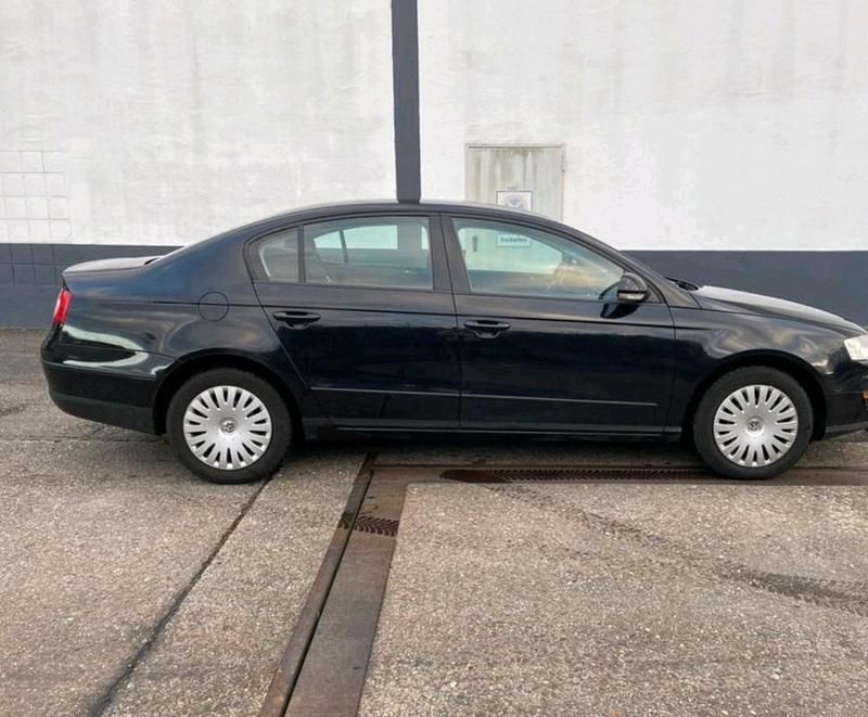 Schwarz Gebraucht 2011 VW Passat Limousine | 3.800 € (Superpreis) - Bild 1/4