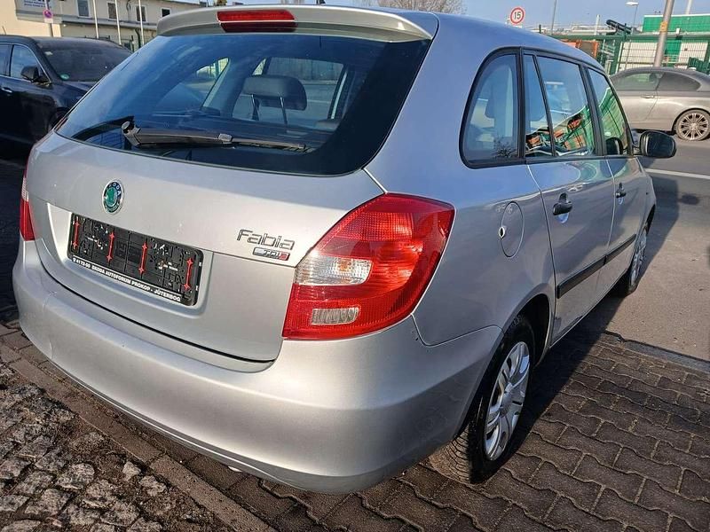 Gebraucht Skoda Fabia Classic 90 PS (66 kW) 2010 Brilliantsilber metallic Kombi