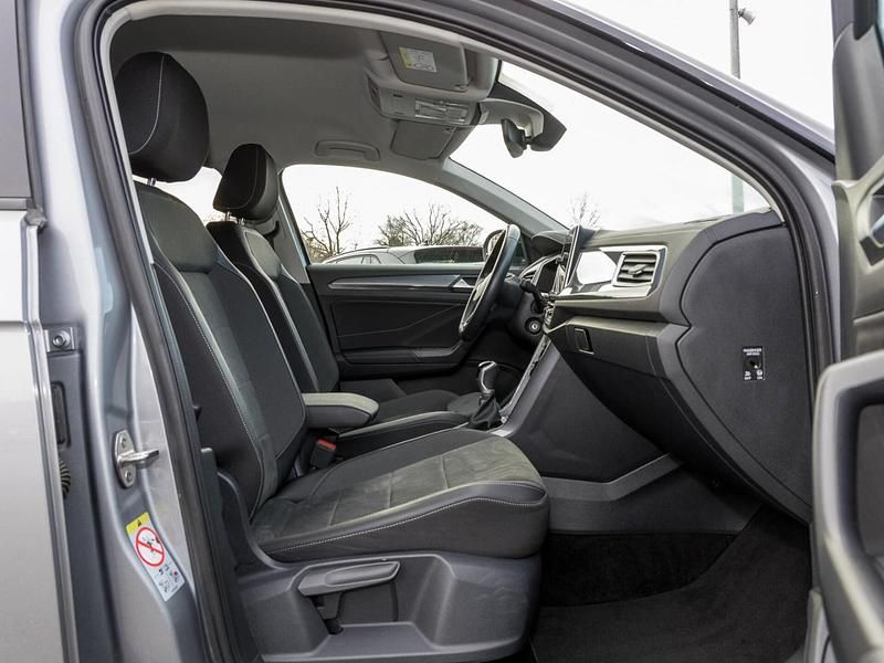 Gebraucht VW T-Roc Style 110 PS (80 kW) 2023 Pyrit silber metallic SUV