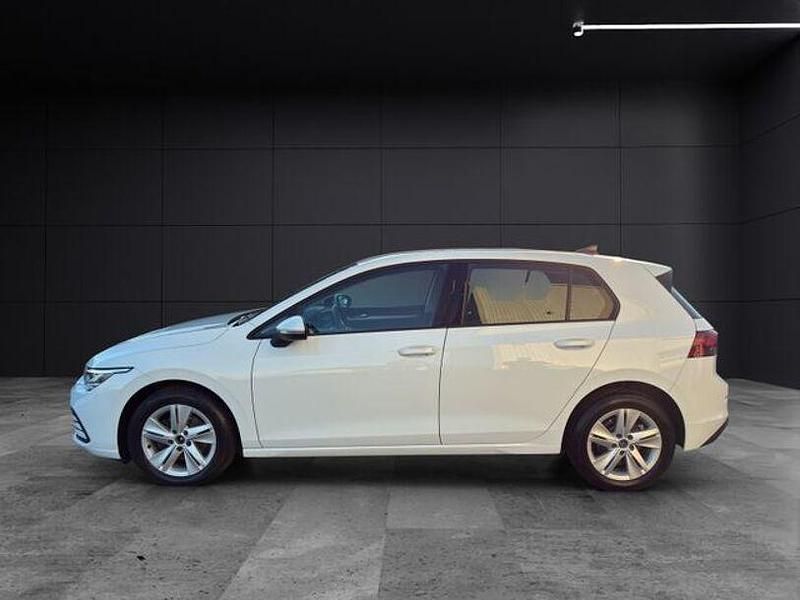 Gebraucht VW Golf VIII Life 116 PS (85 kW) 2022 Pure white Limousine
