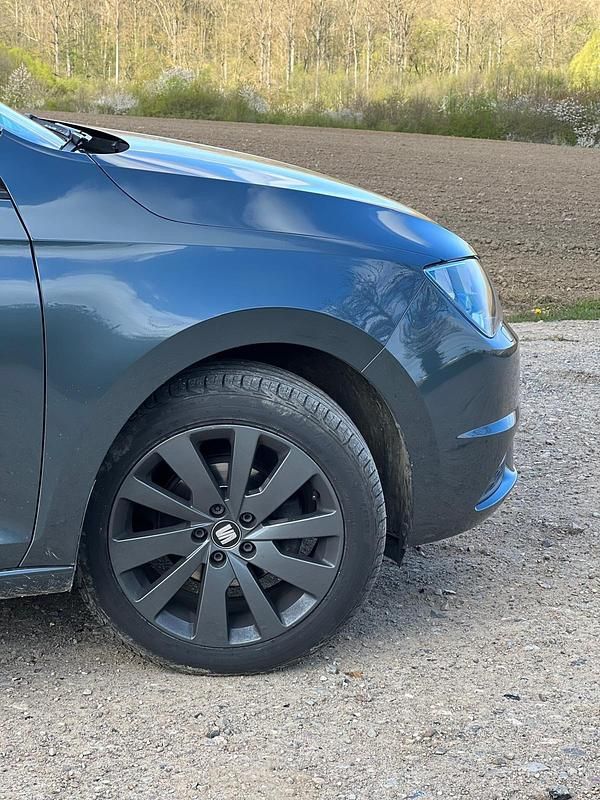 Gebraucht Seat Toledo CONNECT 90 PS (66 kW) 2016 Grau Kleinwagen