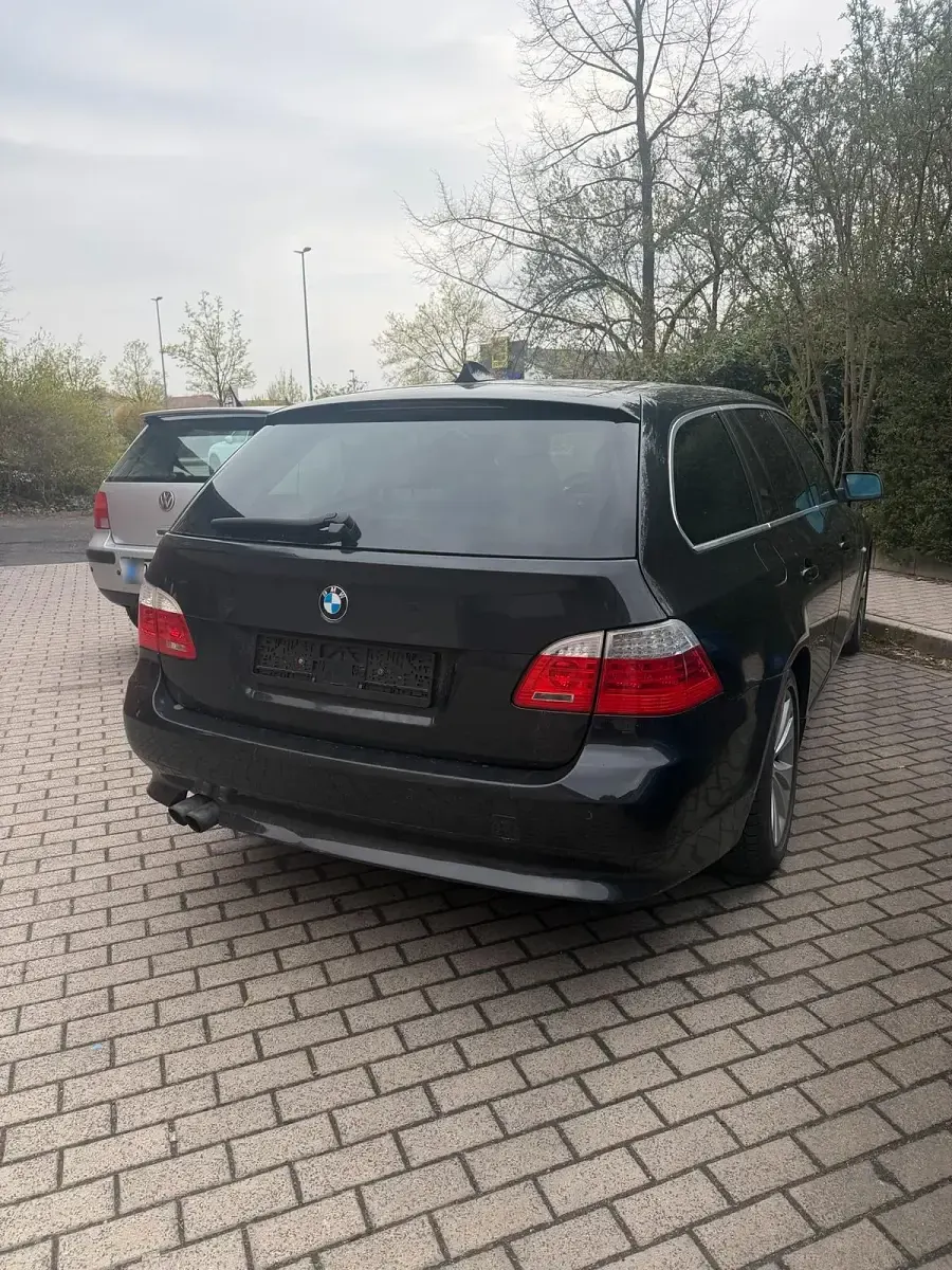 Gebraucht BMW 523 192 PS (141 kW) 2008 Schwarz Limousine