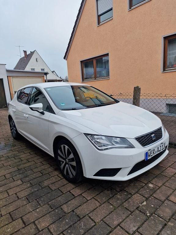 Weiß Gebraucht 2013 Seat Leon SC Reference Kleinwagen | 6.999 € (Fairer Preis) - Bild 1/4