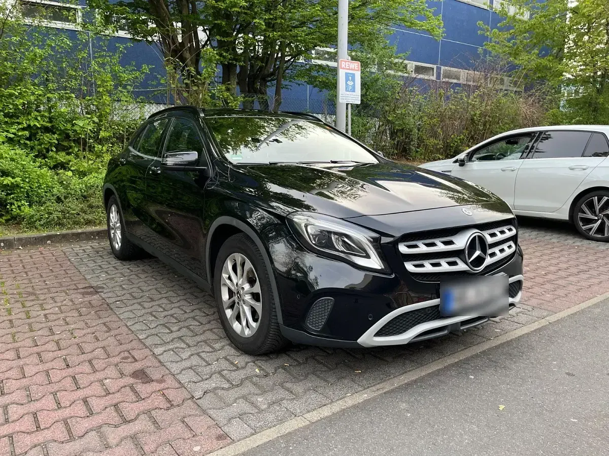 Gebraucht Mercedes GLA200 136 PS (100 kW) 2018 Schwarz SUV
