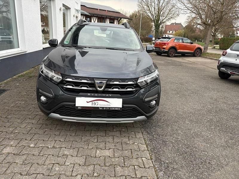 Gebraucht Dacia Sandero Comfort 91 PS (66 kW) 2022 Grau SUV