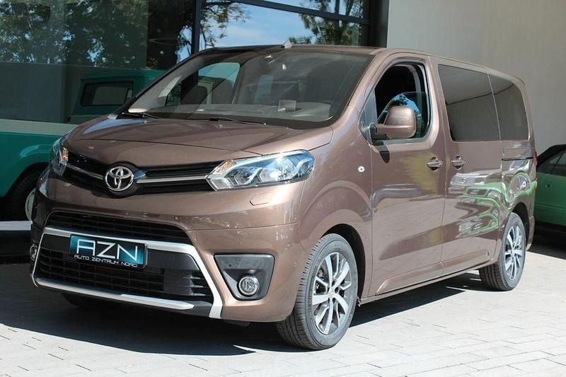 Braun Gebraucht 2018 Toyota Proace Verso Team Kombi | 29.995 € (Superpreis) - Bild 1/4