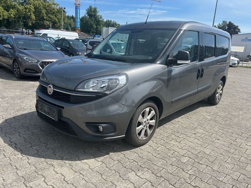 Grau Gebraucht 2017 Fiat Doblò Lounge Van / Kleinbus | 6.999 € (Superpreis) - Bild 1/2
