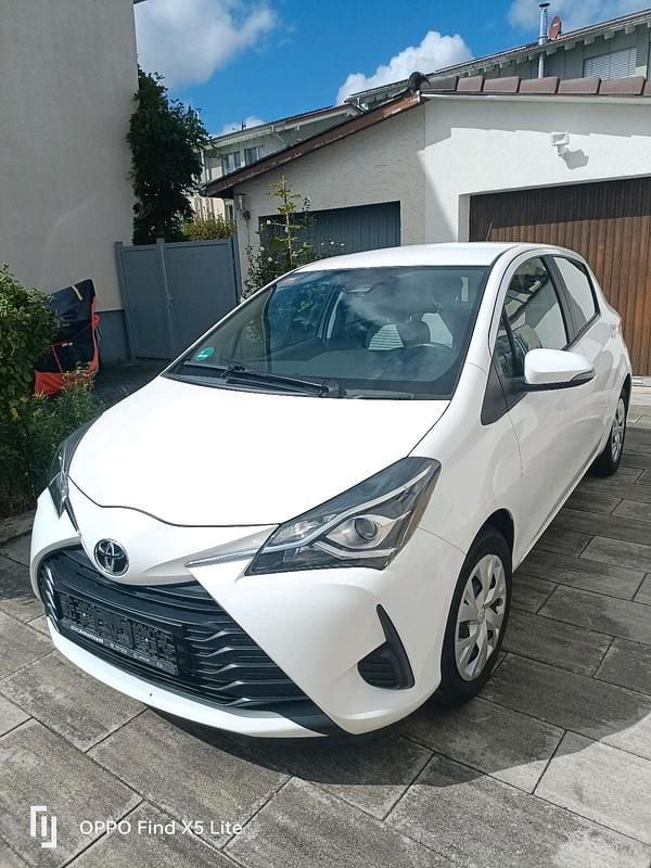 Weiß Gebraucht 2019 Toyota Yaris Kleinwagen | 10.500 € - Bild 1/4
