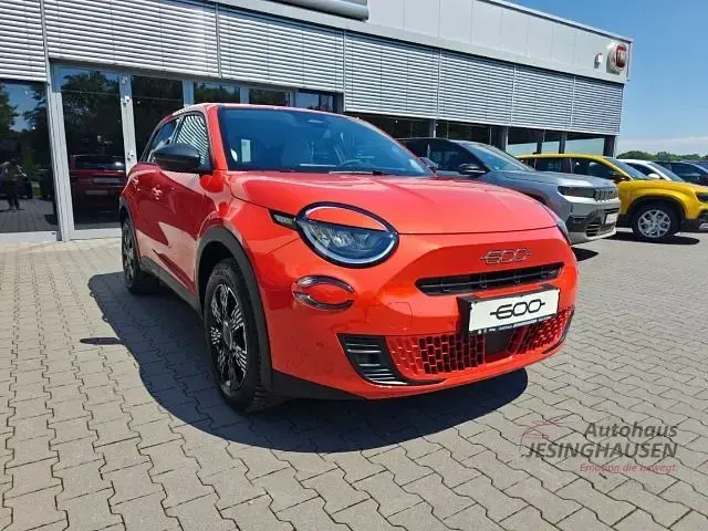 Neu Fiat 600E Business 114 kW (156 PS) 2026 Orange SUV