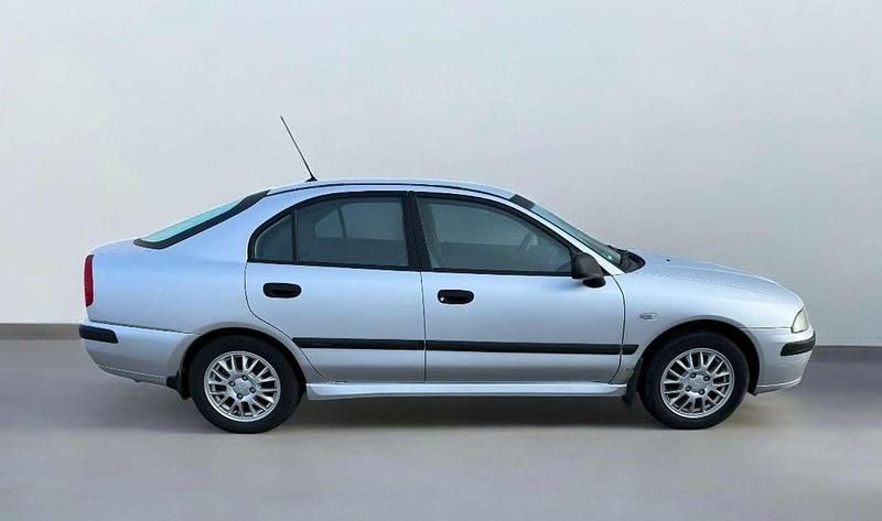 Gebraucht Mitsubishi Carisma 102 PS (75 kW) 2004 Silber met Limousine