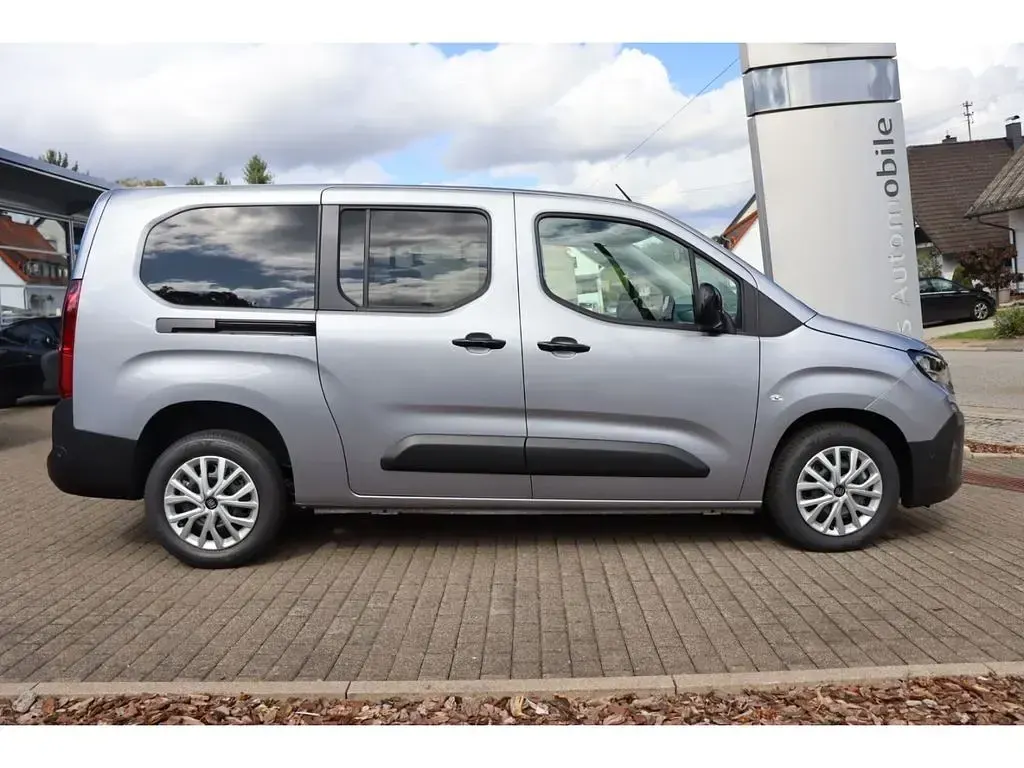 Neu Fiat Doblò Comfort 131 PS (96 kW) 2025 Grau Van / Kleinbus