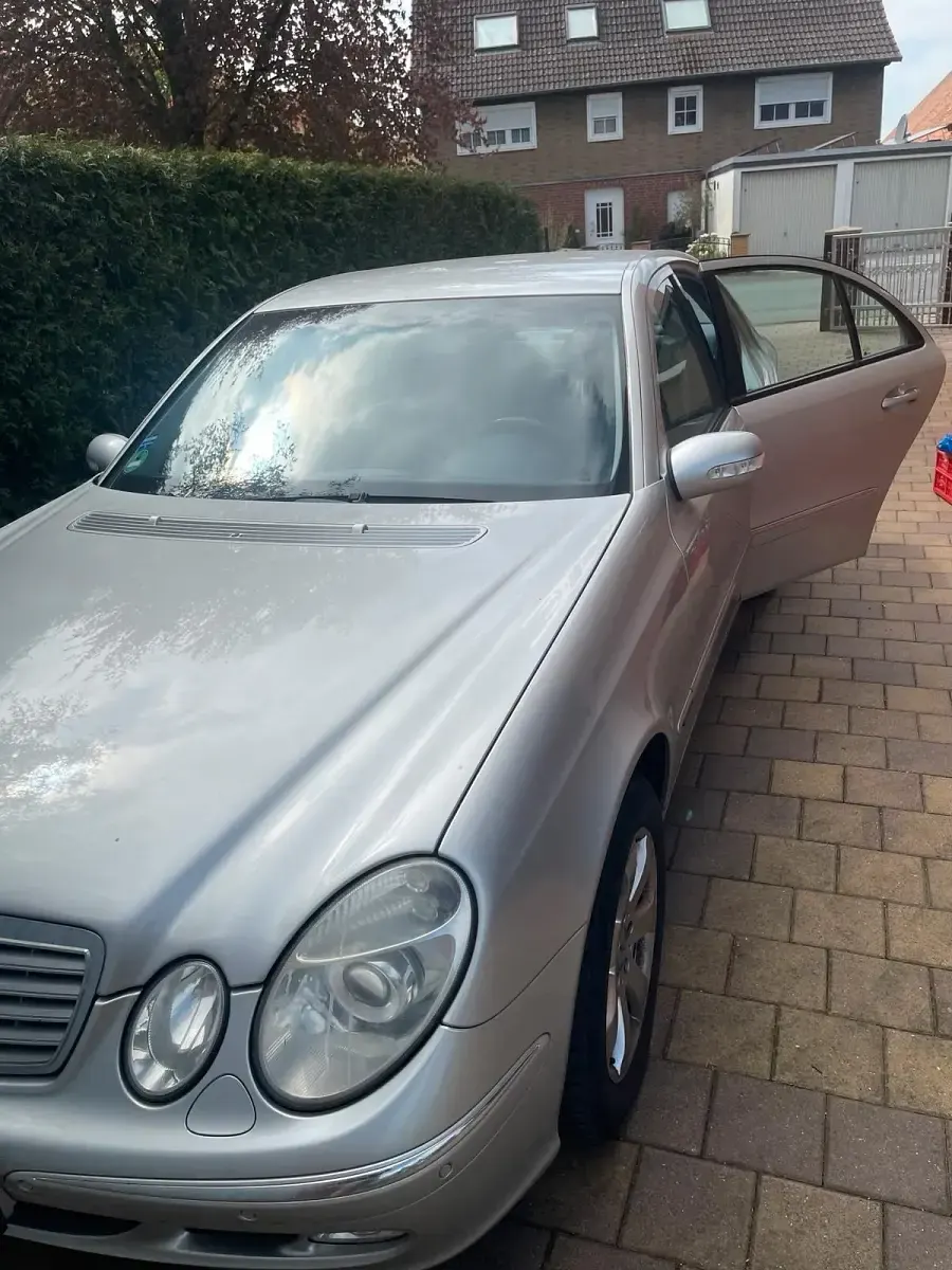Gebraucht Mercedes E240 177 PS (130 kW) 2003 Silber Limousine