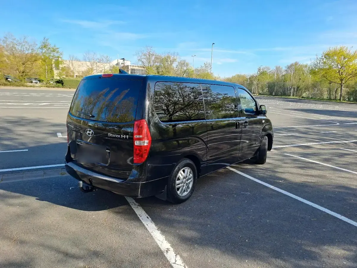 Gebraucht Hyundai H-1 170 PS (125 kW) 2018 Schwarz Van / Kleinbus